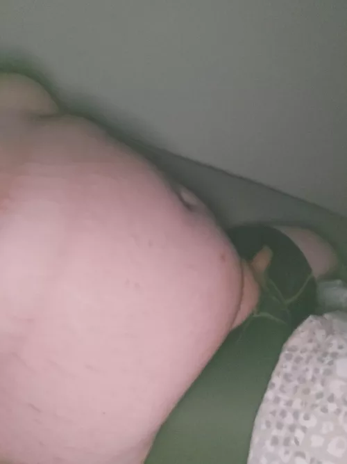 Do you like my belly? by chubbyeuro1