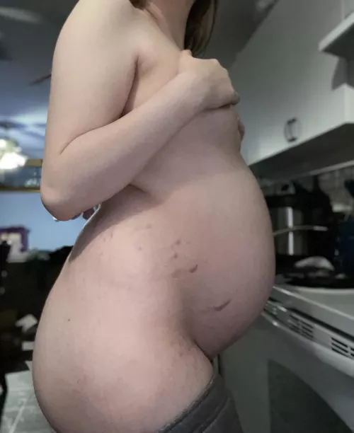 Do you like my belly? by avanet