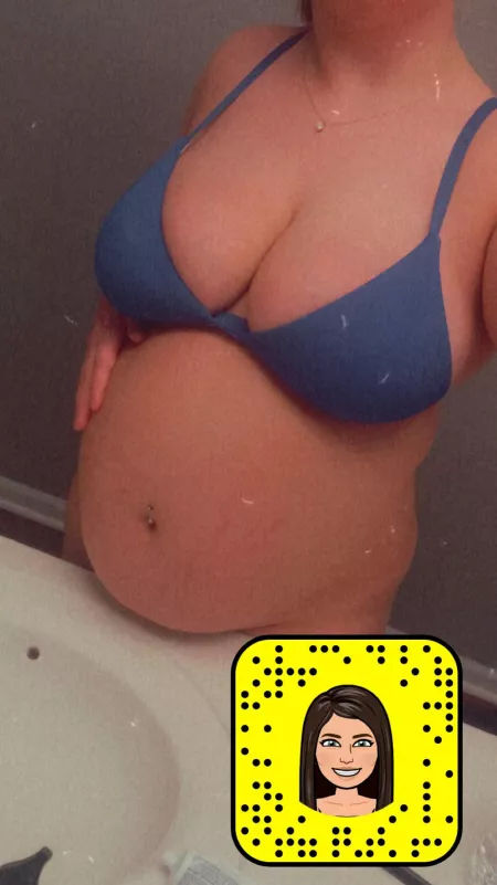 Do you like my bloated belly ? by chanelwalker8