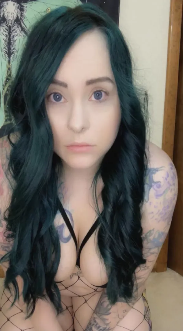 Do you like my blue eyes baby? posted by Thattattooedgirl_