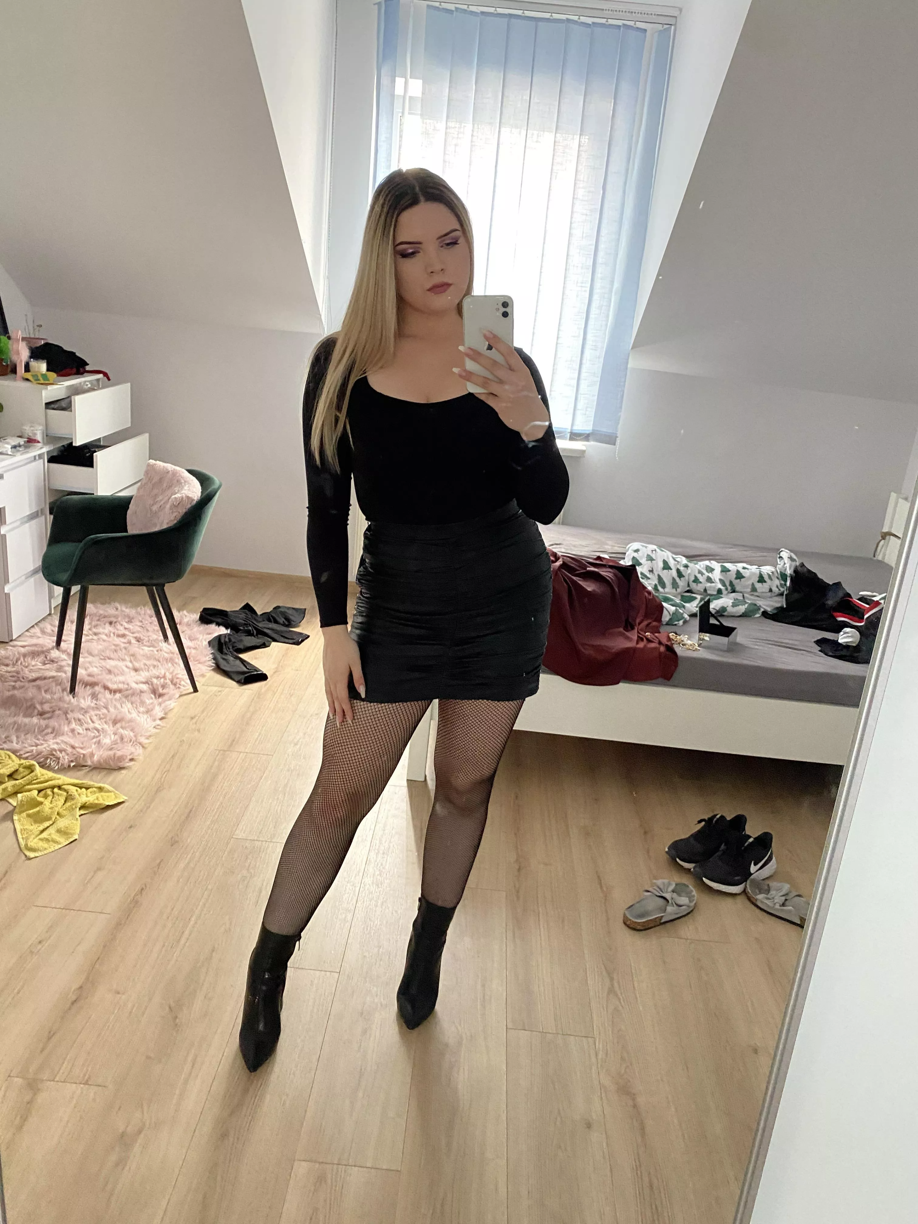 Do you like my boots ? posted by Navlia