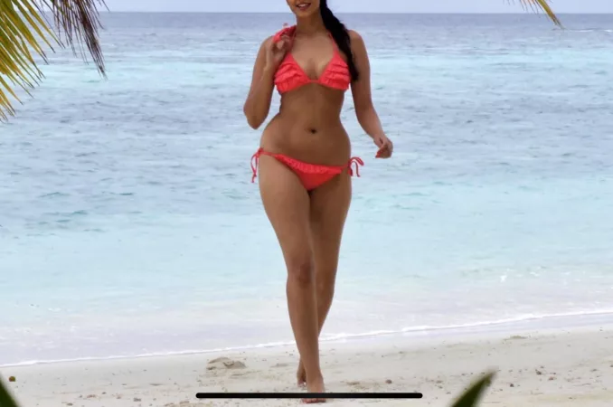 Do you like my British Punjabi Indian hourglass body? 😘 by knightrider69x