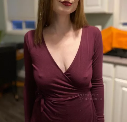 Do You Like My Christmas Dress? 👀🎄🎁 by idk000lb