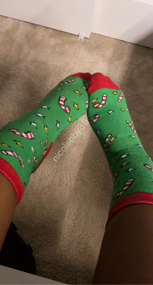 Do you like my Christmas socks? by nicolebby88