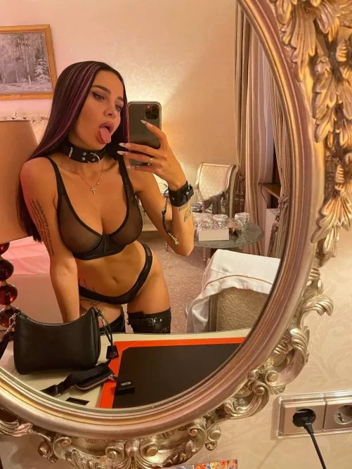 Do you like my collar?😏🤫 If you want to see more visit my OnlyFans, FREE access link down below❤️ by De1heapa4