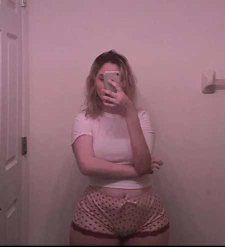 Do you like my curves? by Apprehensive-Film-25