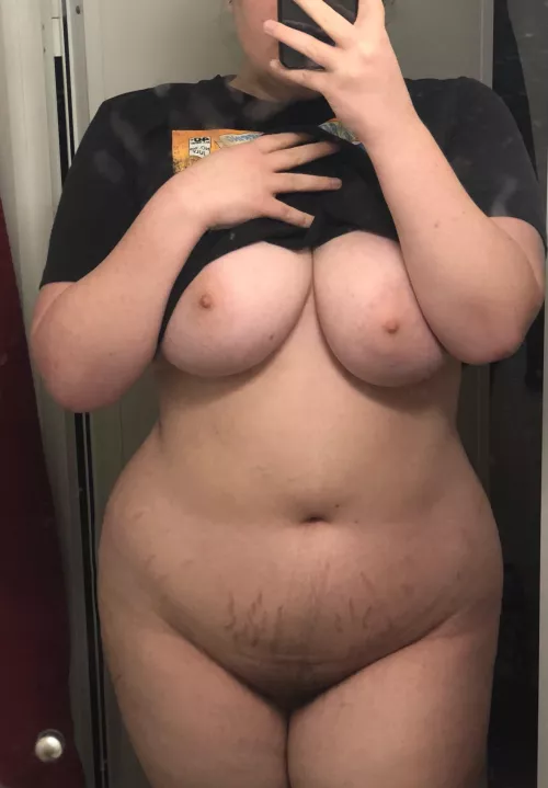 Do you like my curves?😜 by Lil_vixen_