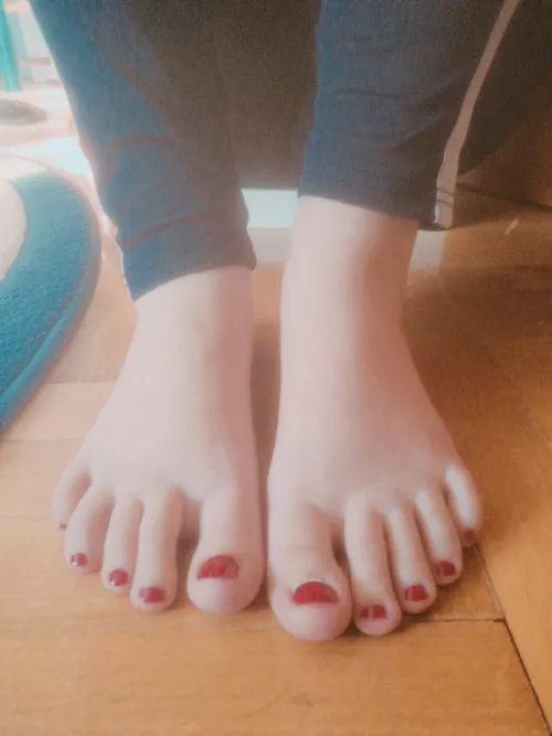 Do you like my cute feet? by YoursAndrea