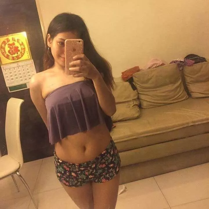 Do you like my cute tummy? 🥰 posted by Prettyghieanne