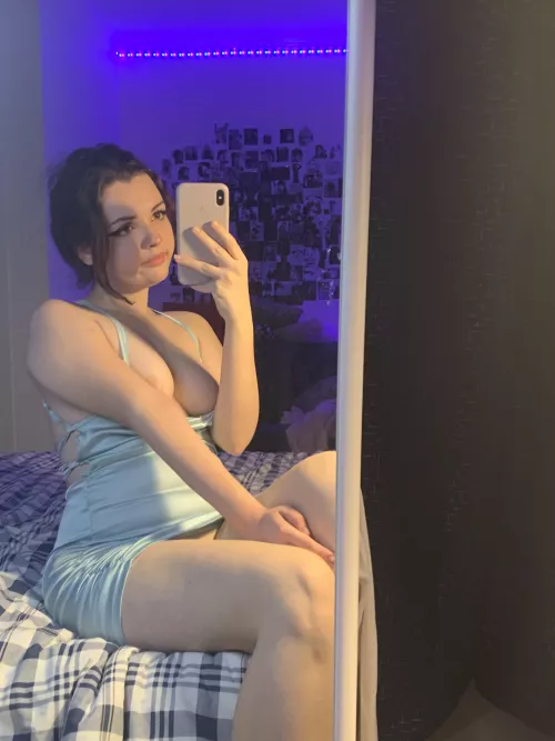 Do you like my dress ? by nekotyan2000