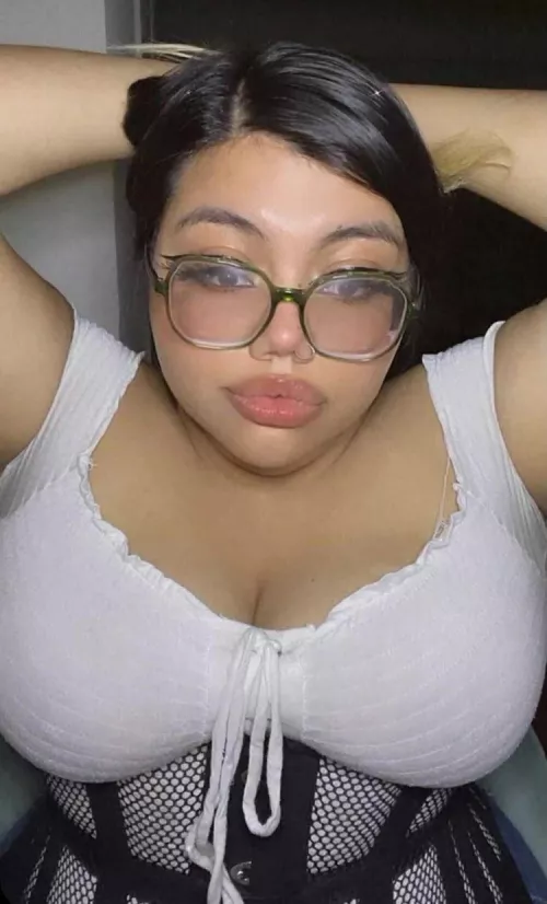 Do you like my glasses ? by moist_star