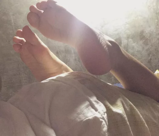 Do you like my little feet? 🥺😍 by sofia-lopez-fetish