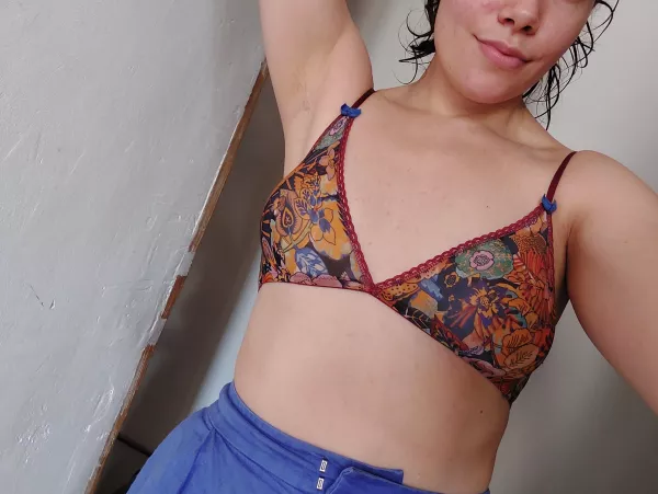 Do you like my little outfit ? by faby-sk