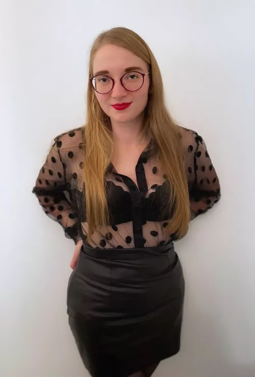 Do you like my office outfit? [F32] by SunAndGlow