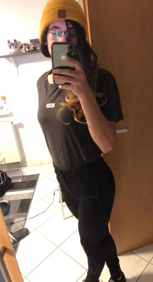 Do you like my Outfit? by FemboyTim