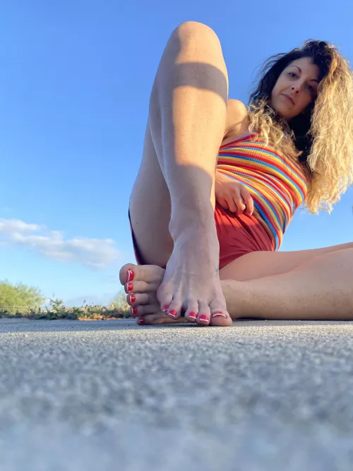 Do you like my pedi? by fierypawgzilla