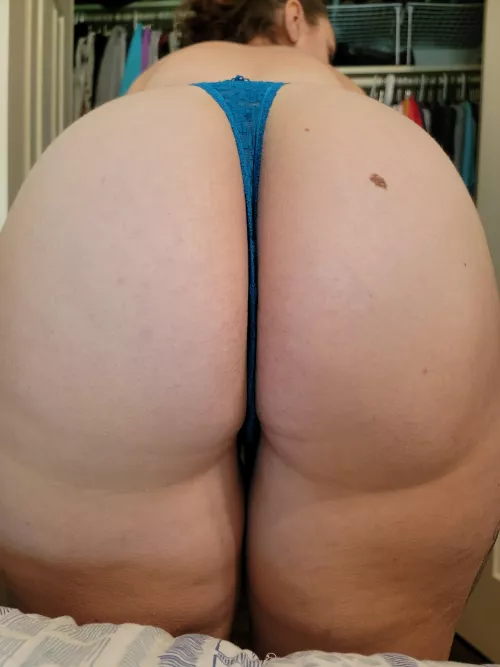 Do you like my pregnant ass? by IntheStars802