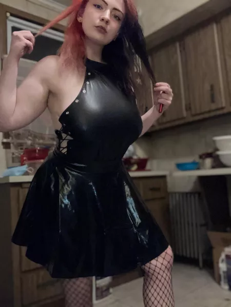 Do you like my shiny fit? by RubyWhiplash