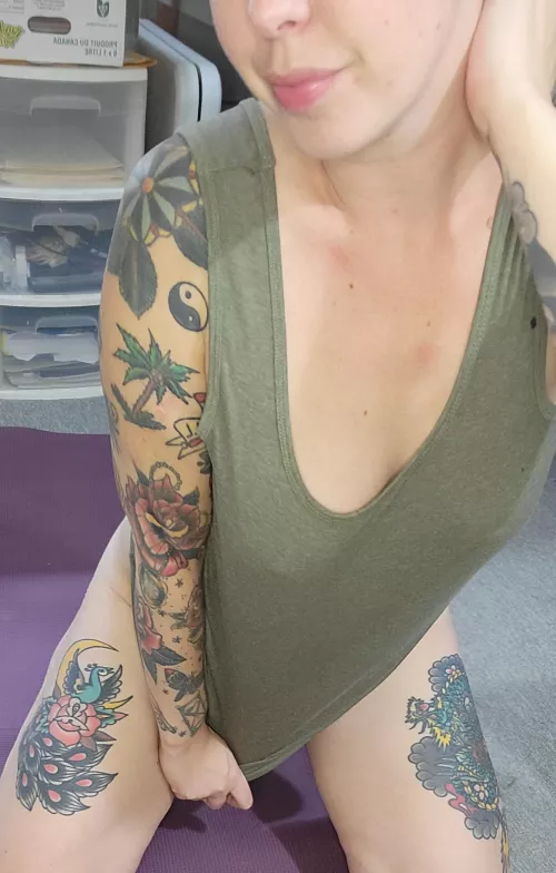 do you like my tanktop? by ChelseaRose_xo