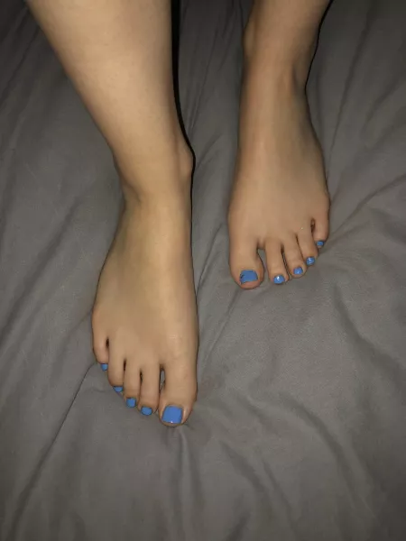 Do you like my toes in blue🥺 by Petitebabe99