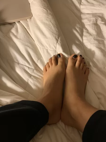 Do you like my toes? Ready to slip on any pair of socks for you! [asianfeet] [asian] [Japanese] [Japanesefeet] [toes] [cutetoes] [sweatyfeet] by cherryblossombabyy