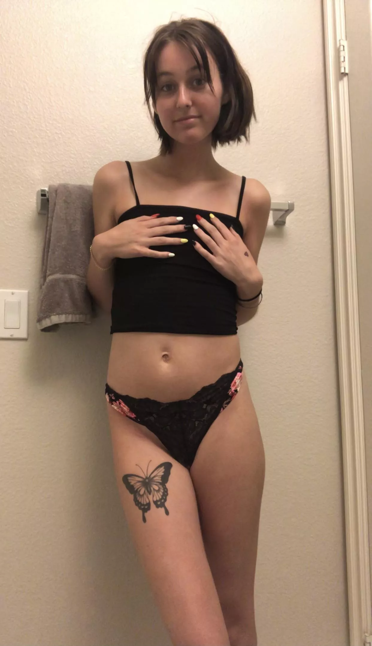 Do you like my tummy? 🖤☺️ posted by Tiffanytee20