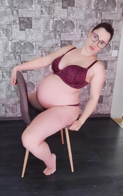 Do you like my wallpaper? 🔥😏💋 by Puzzleheaded-Try-362