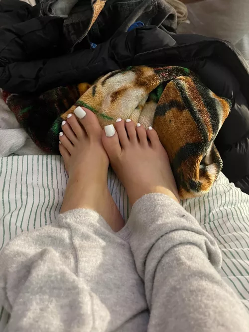 Do you like my white toes? 🙈 by slim333sita