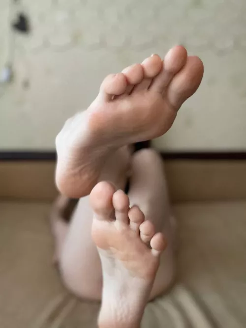 Do you like my wrinkly soles? by Your-addiction