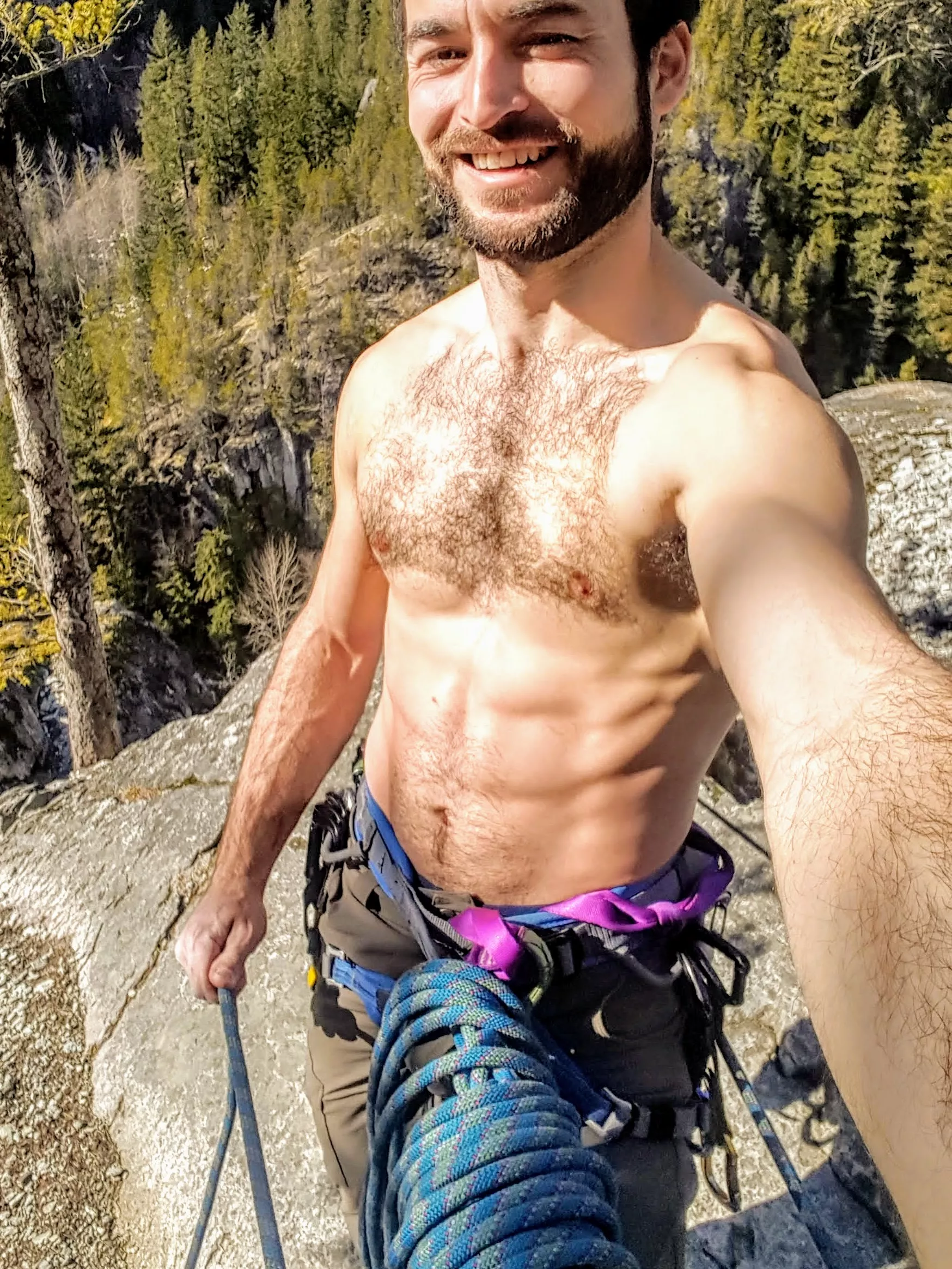 Do you like playing with ropes as much as me? 😏 posted by naturaFLOW