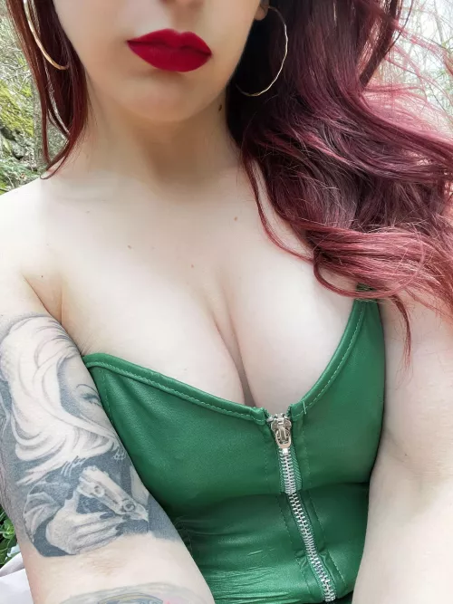 Do you like red? by Vixenhollz