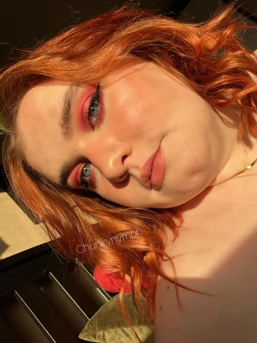 Do you like sunlight selfies? I feel pretty in these sort of pics! by chunkynymph