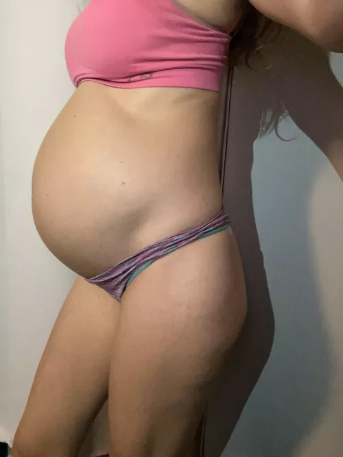 Do you like the shape of my belly? by hotpreggo89