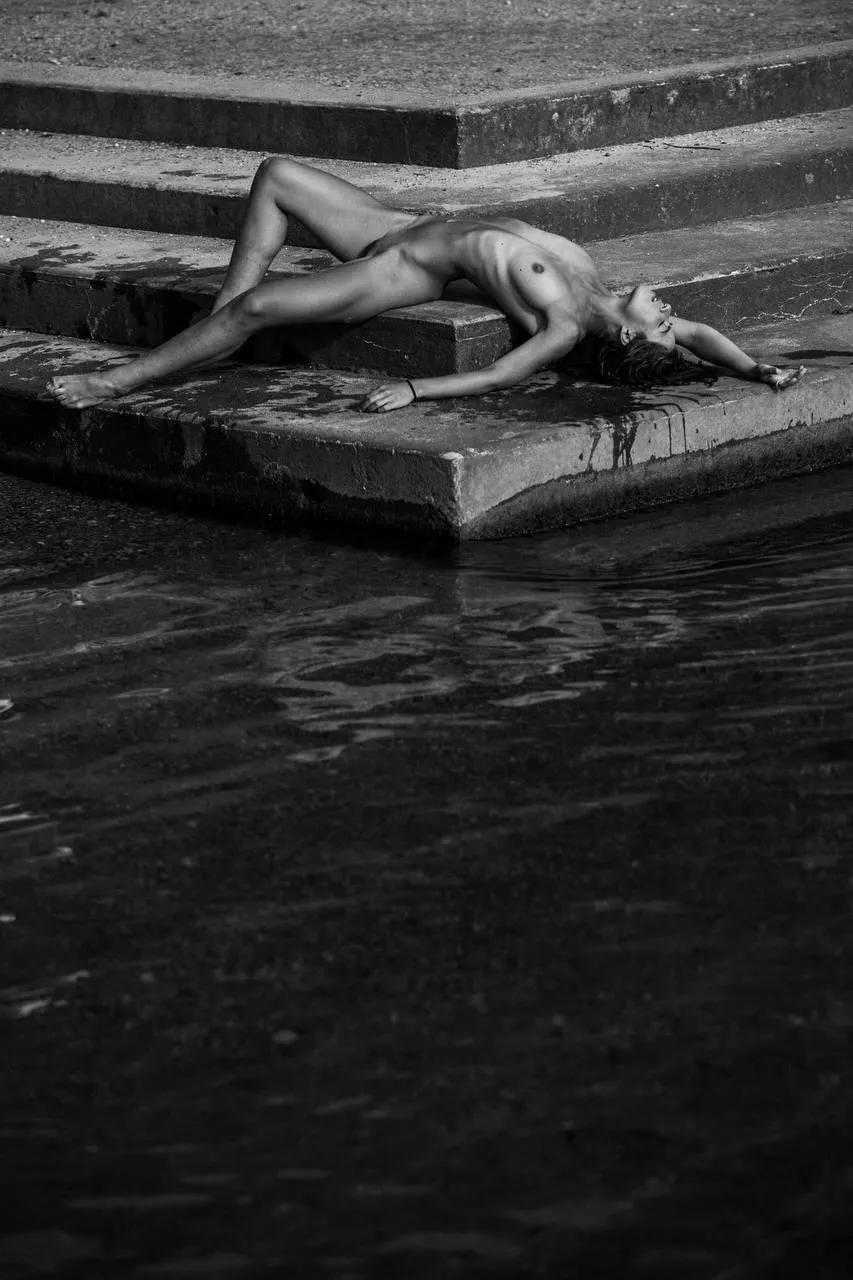 Do you like the view when i lean back? posted by dulievre