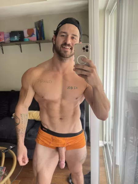 Do you like them hung🍆 by DomLuvs47