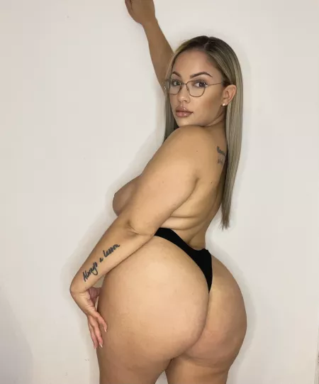 Do you like thick caribbean woman? by CaribbeanBadGirl