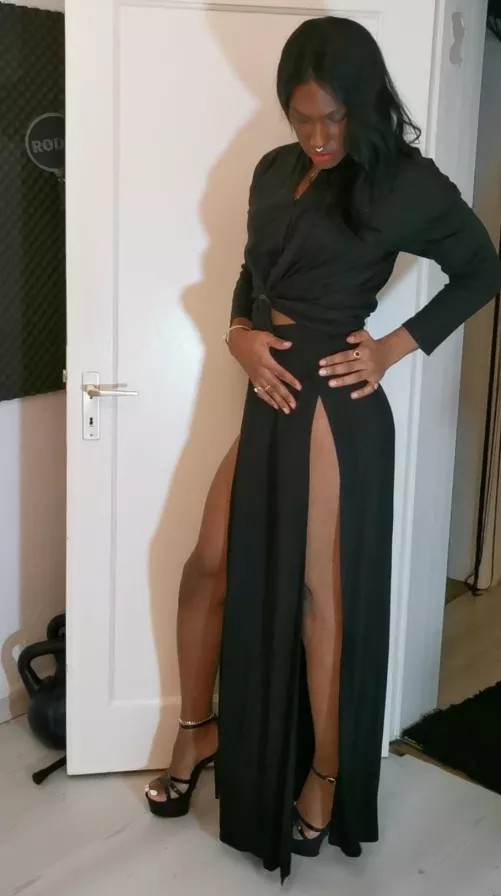 Do you like to see feet in high heels? by Gabriellaiva