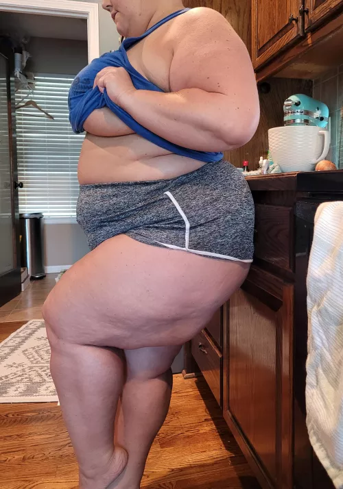 Do you like what you see? by curvymamasophie