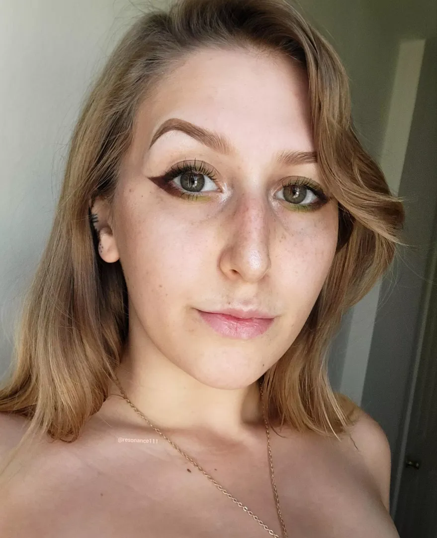 Do you like what you see? 🤍 posted by resonance111