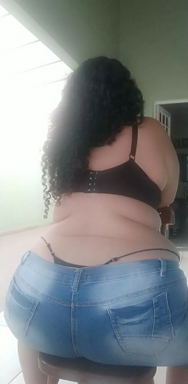 Do you longe extra larger showing panties? posted by Vivibbw