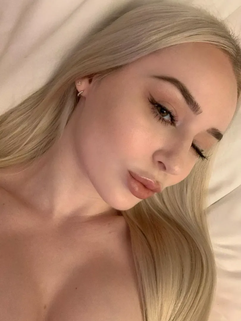Do you love to cum on a pretty face? posted by Lingerieliv