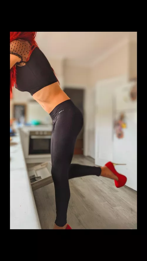 Do you mind if I wear my heels to make you dinner? 😘 by Thunderheelz