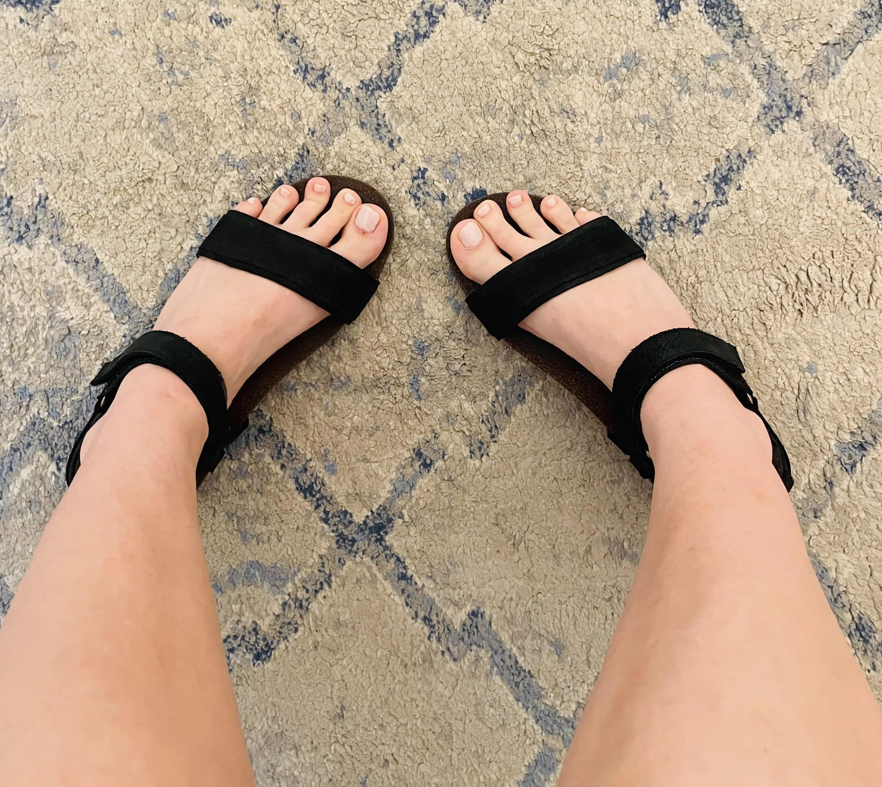 Do you miss sandal season? 💜🦶💜 posted by MistressMystiqueHoop