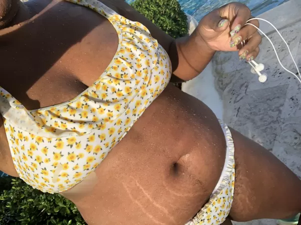 Do you notice the hair poking outta my bottom? 😍 by MissFlowerPower28