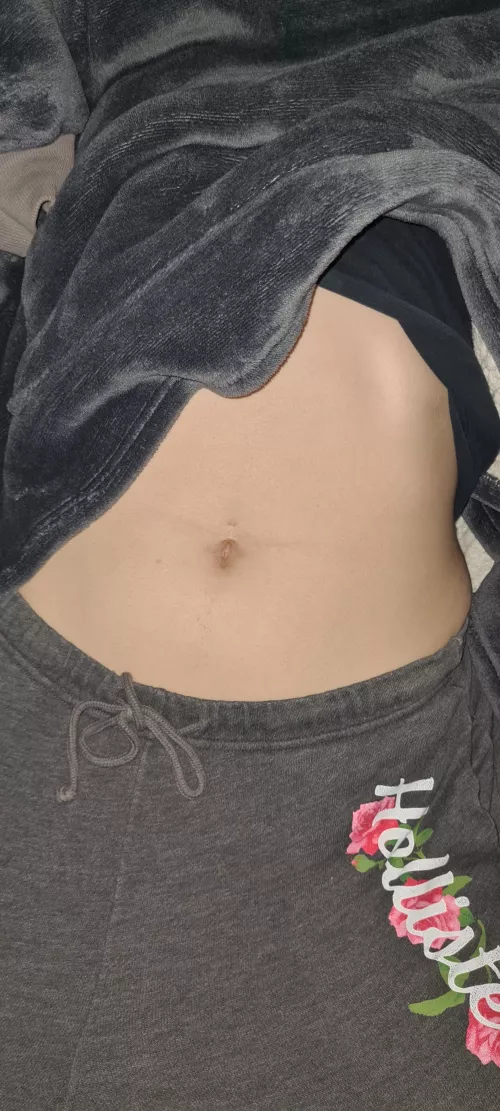 Do you prefer deep or shallow innies? 🤔 by BeeBee0503