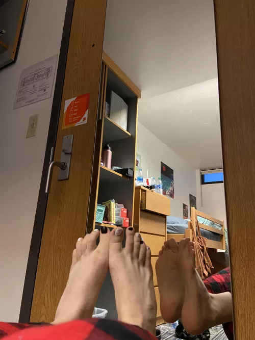 do you prefer my toes or my soles more? 🤍🖤 by uwuJadeuh