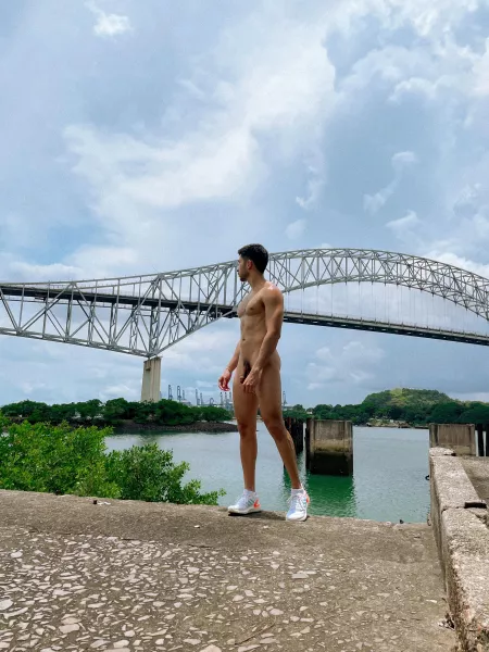 Do you recognize the bridge in the background? 😏 by joelinblue