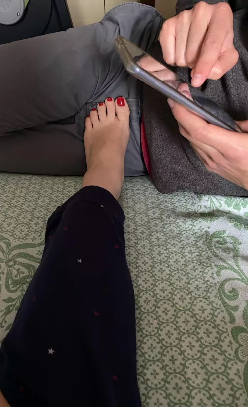 Do you think I can make his dick hard? by Feetgoddessx