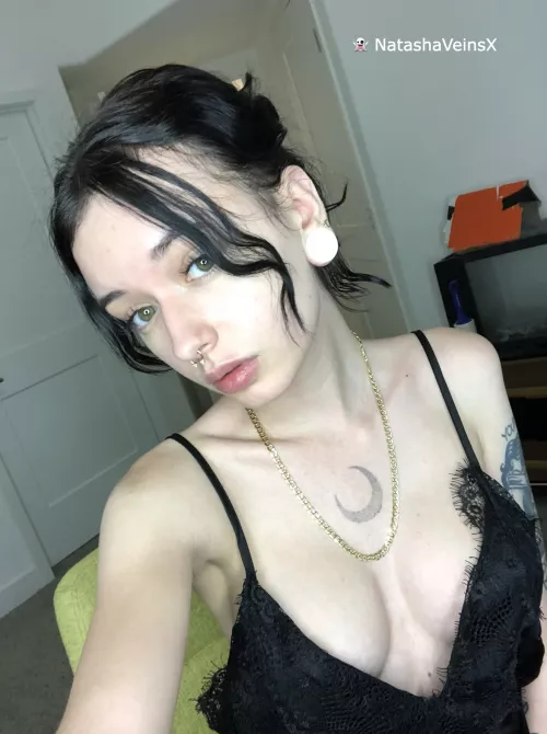 Do you think I have a cute face? by hueirn