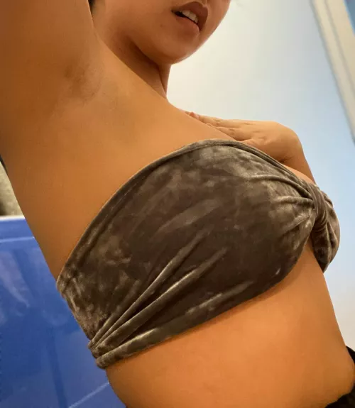 Do you think I smell nice? by darkbluebabe